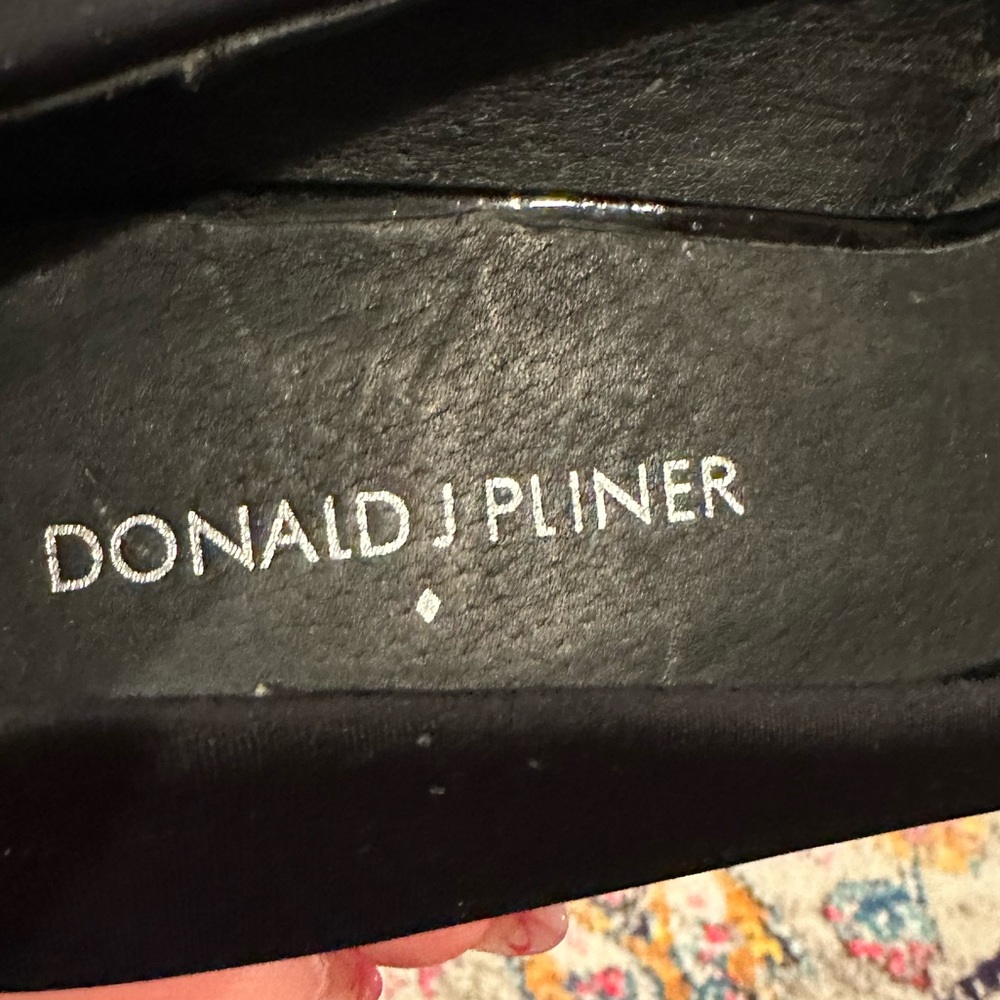 Donald J. Pliner Classic Black Fabric Leather Sole Kitten Heels Shoes Size 8 - Picture 10 of 13
